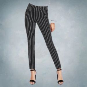 Cigarrette Pants**Brand NEW**Ultra comfortable (L)